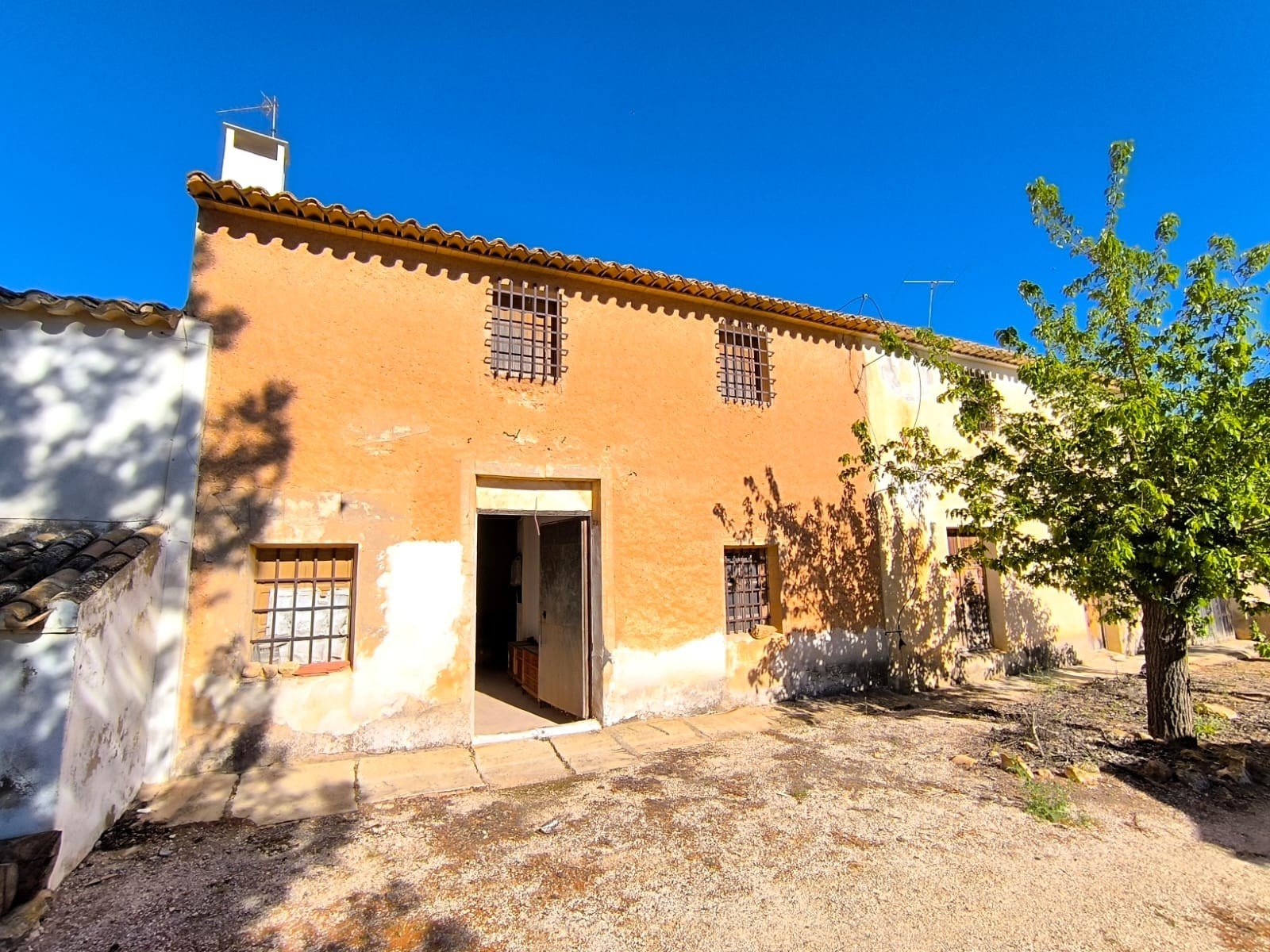 4 Bedroom 1 Bathroom Country House in Yecla - Caza De Casa