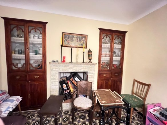 5 Bedroom 2 Bathroom Town House in Pinoso - Caza De Casa