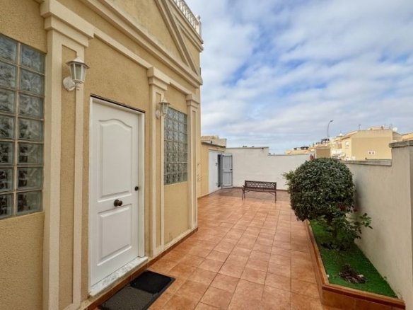 4 Bedroom 2 Bathroom Villa in Torrevieja - Caza De Casa