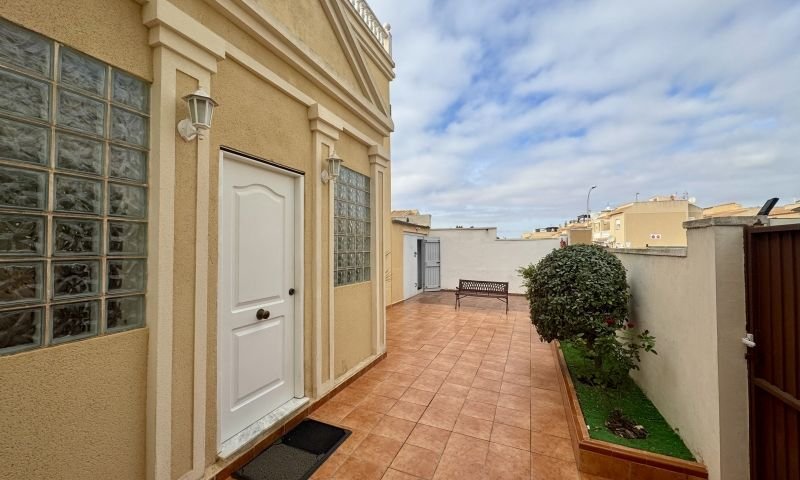 1e5d1efc-img-6595 4 Bedroom 2 Bathroom Villa in Torrevieja - Caza De Casa