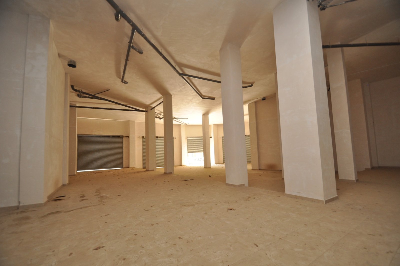 1 Bathroom Commercial in Elda - Caza De Casa