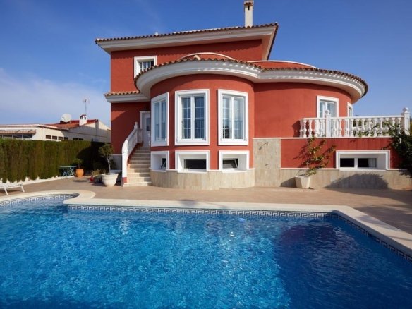 5 Bedroom 4 Bathroom Villa in Rojales - Caza De Casa