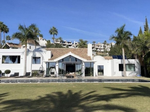 5 Bedroom 5 Bathroom Villa in Benahavís - Caza De Casa