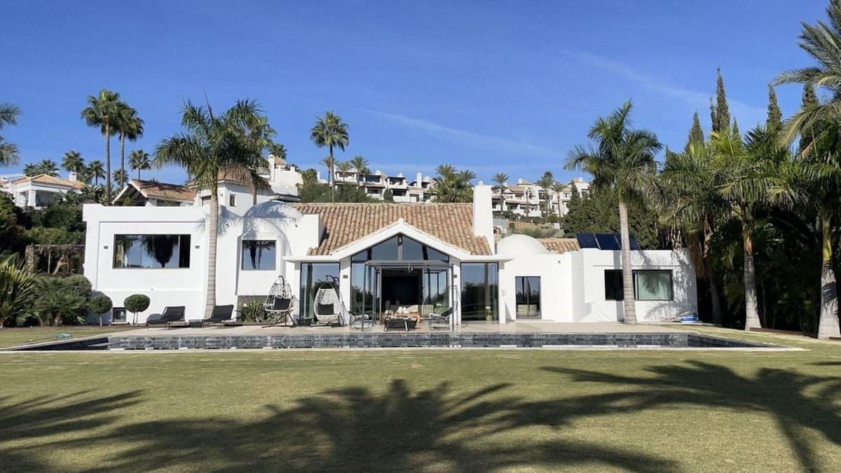 5 Bed 5 Bath Villa in Benahavís - Caza De Casa