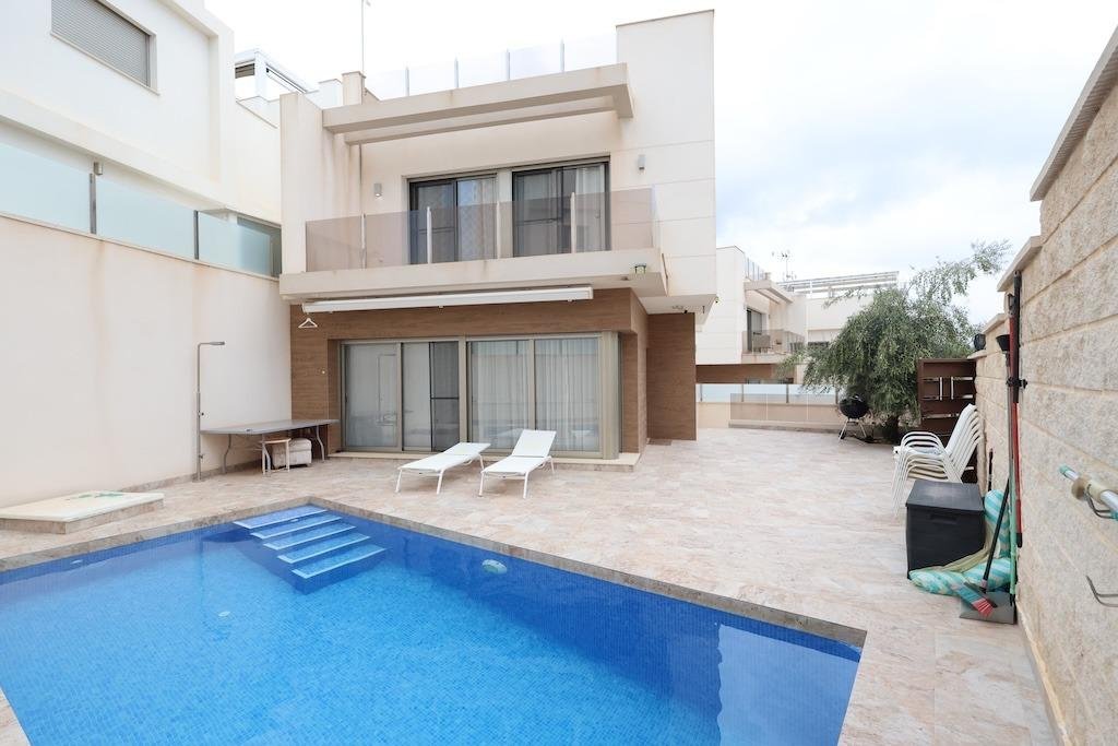 3 Bedroom 3 Bathroom Villa in Orihuela Costa - Caza De Casa