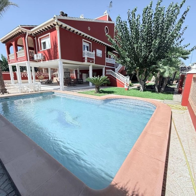 5 Bedroom 3 Bathroom Villa in Campoamor - Caza De Casa