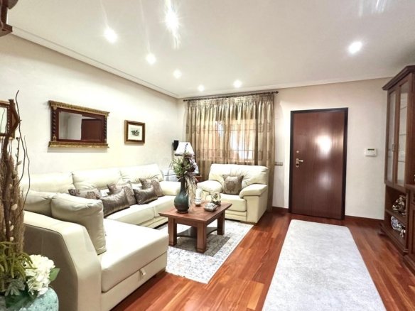 4 Bedroom 3 Bathroom Town House in Torrevieja - Caza De Casa