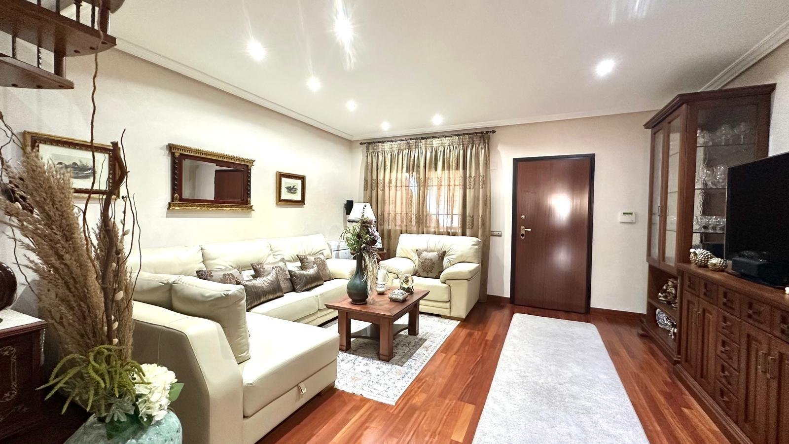 2-1 4 Bedroom 3 Bathroom Town House in Torrevieja - Caza De Casa