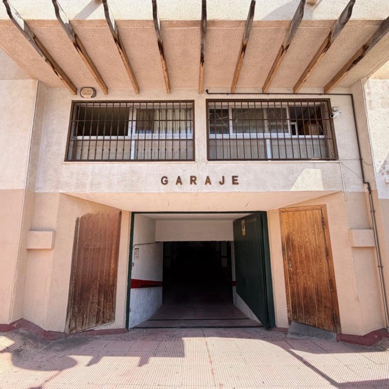 Commercial in Torrevieja - Caza De Casa