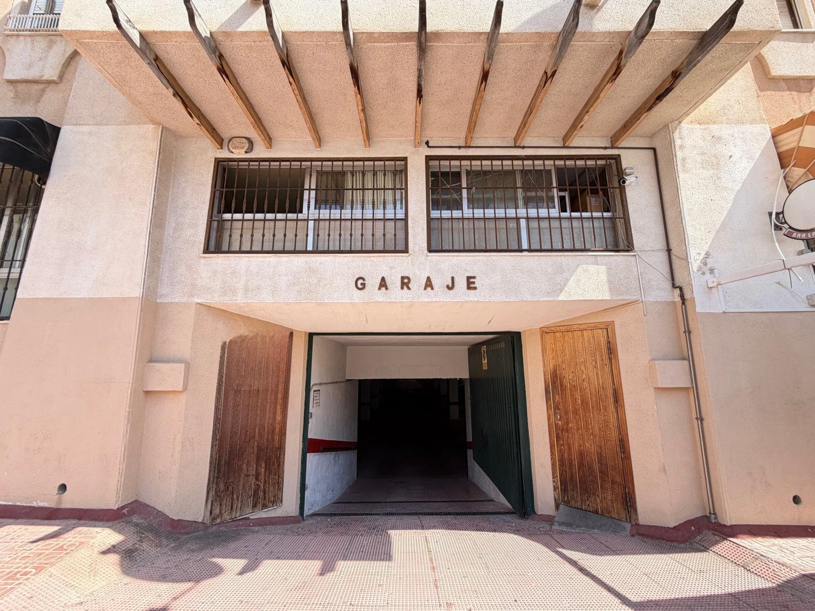 2-1 Commercial in Torrevieja - Caza De Casa