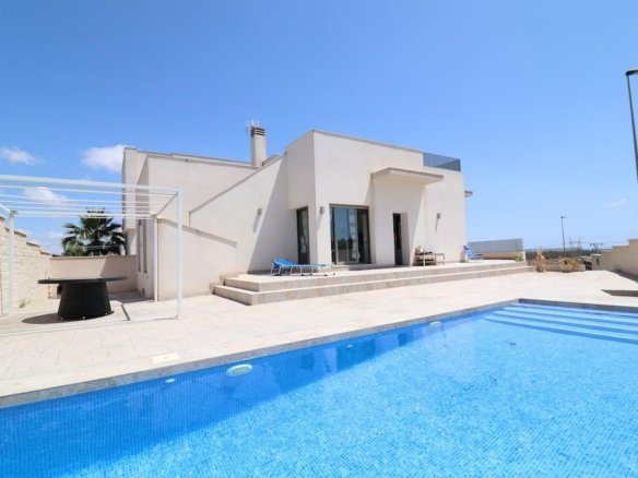 3 Bedroom 2 Bathroom Villa in San Miguel de Salinas - Caza De Casa