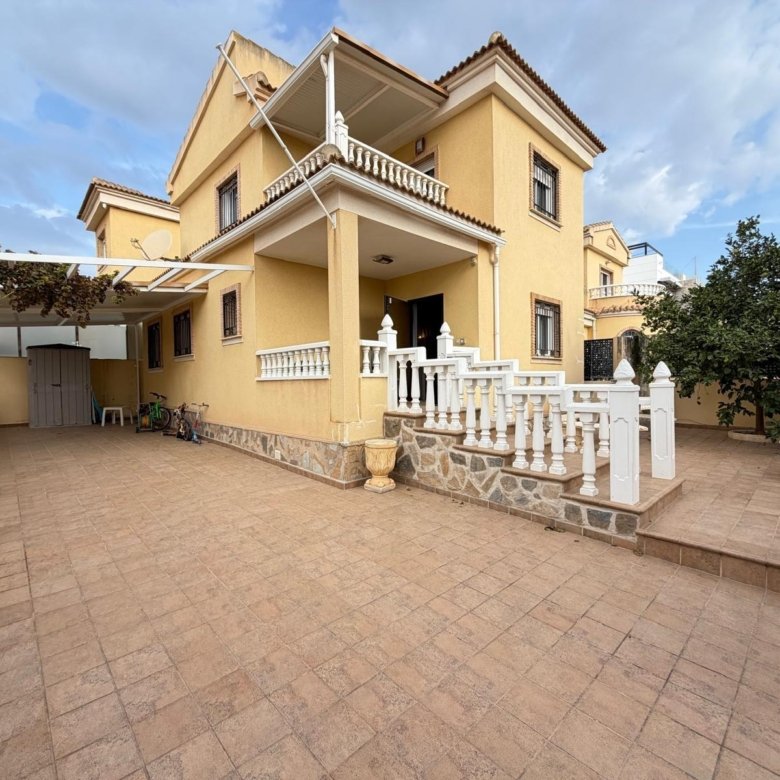 4 Bedroom 2 Bathroom Villa in Orihuela Costa - Caza De Casa