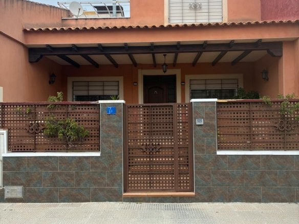 3 Bedroom 2 Bathroom Town House in Algorfa - Caza De Casa