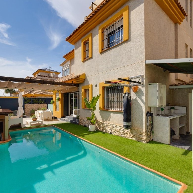 3 Bed 2 Bath Villa in Los Montesinos - Caza De Casa
