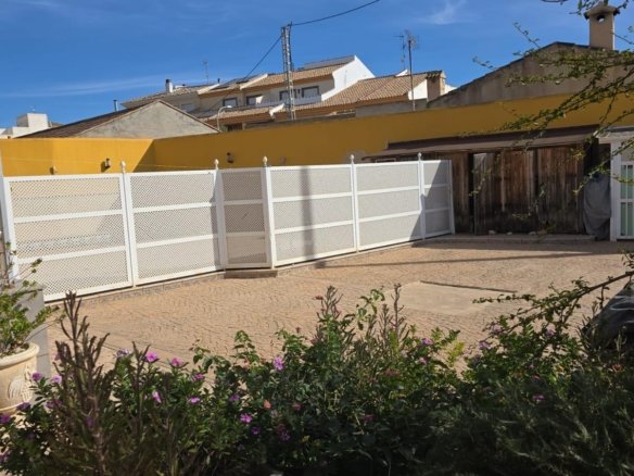 4 Bed 2 Bath Villa in Pilar de La Horadada - Caza De Casa