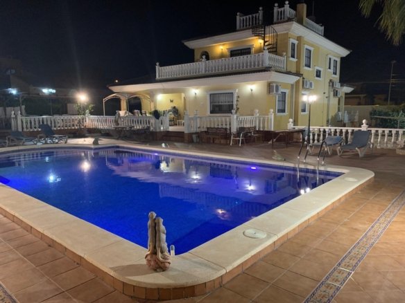 6 Bed 6 Bath Villa in Torrevieja - Caza De Casa
