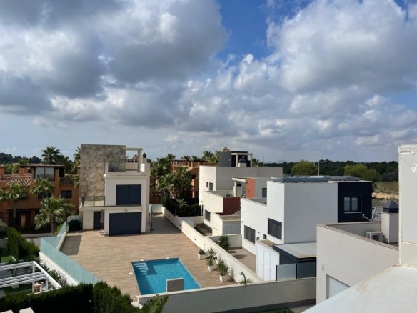 5 Bed 4 Bath Villa in San Miguel de Salinas - Caza De Casa