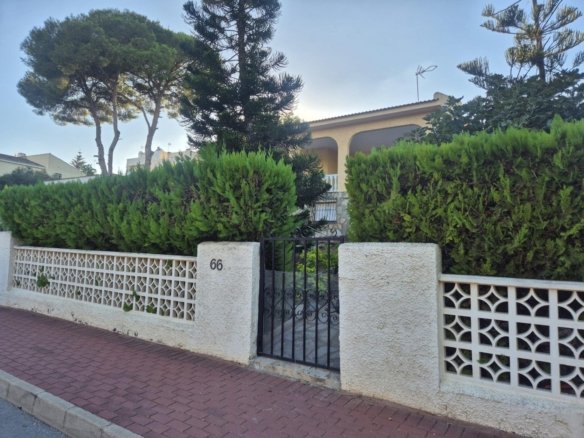3 Bed 2 Bath Villa in Torrevieja - Caza De Casa