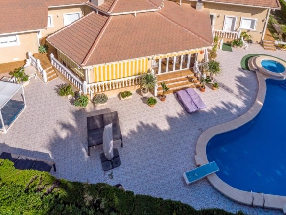 3 Bedroom 4 Bathroom Villa in Cabo Roig - Caza De Casa
