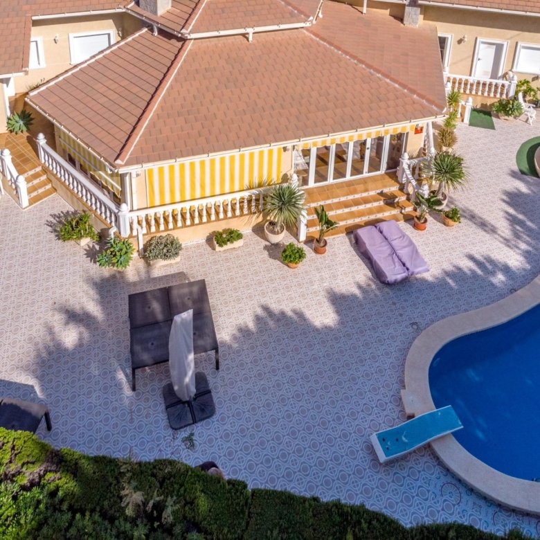 3 Bedroom 4 Bathroom Villa in Cabo Roig - Caza De Casa
