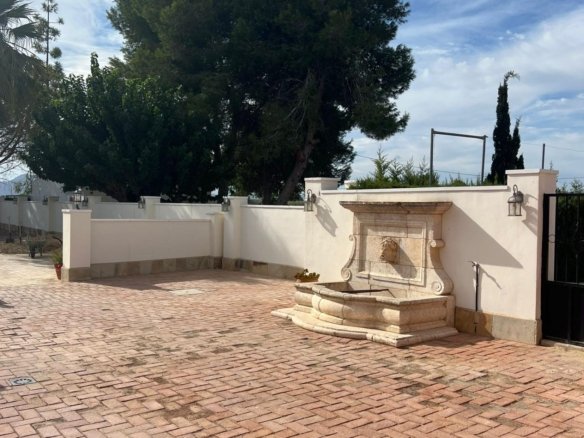 5 Bedroom 3 Bathroom Villa in Almoradi - Caza De Casa