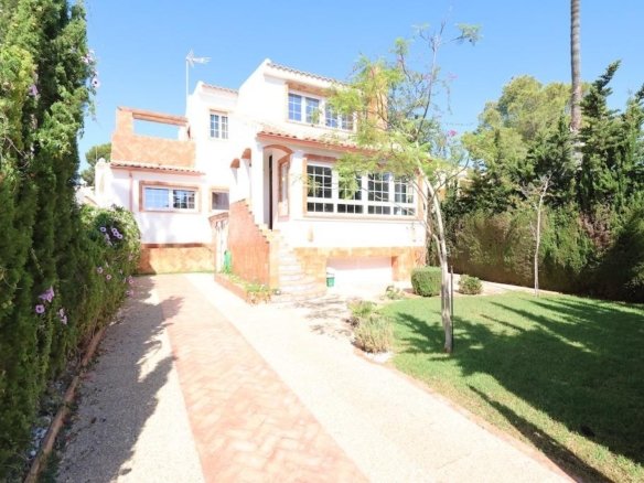 4 Bedroom 3 Bathroom Villa in Orihuela Costa - Caza De Casa
