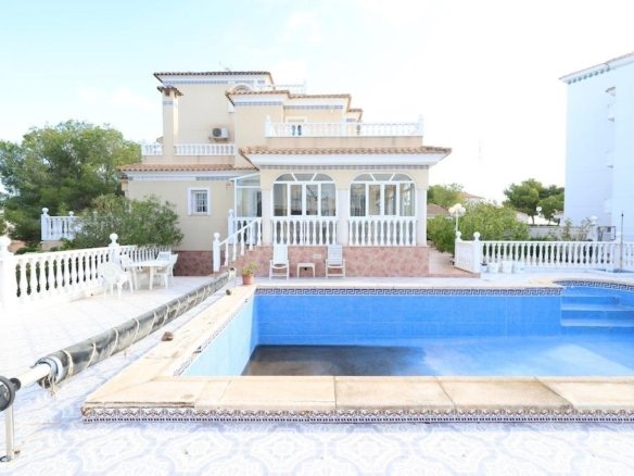 5 Bedroom 4 Bathroom Villa in Orihuela Costa - Caza De Casa
