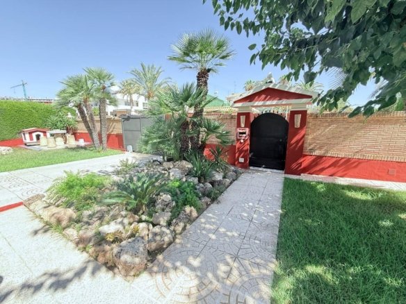 5 Bed 3 Bath Villa in Campoamor - Caza De Casa