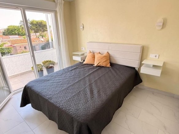3 Bedroom 2 Bathroom Town House in Torrevieja - Caza De Casa