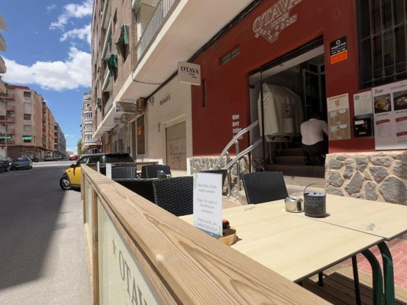 Commercial in Torrevieja - Caza De Casa