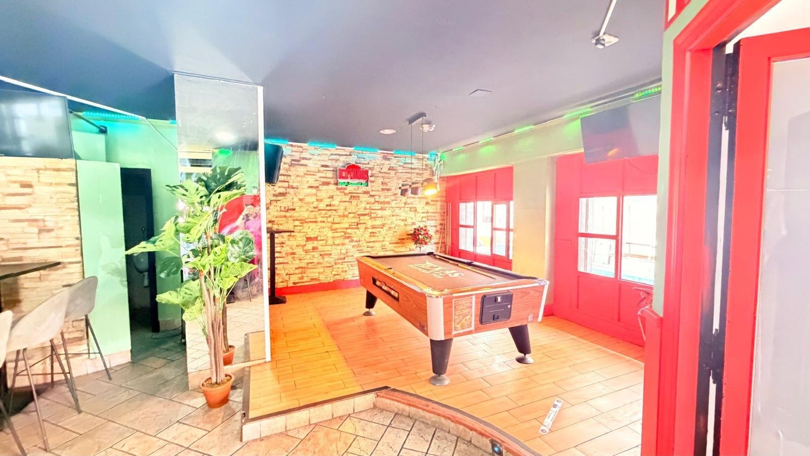 2 Bath Commercial in Torrevieja - Caza De Casa