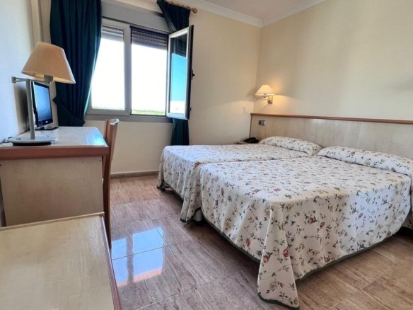 33 Bed Commercial in Los Montesinos - Caza De Casa