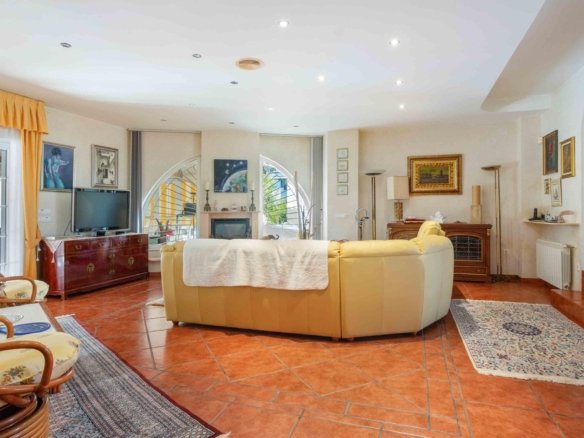 3 Bedroom 4 Bathroom Villa in Cabo Roig - Caza De Casa
