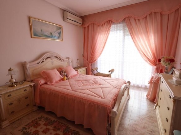 5 Bedroom 4 Bathroom Villa in Orihuela Costa - Caza De Casa