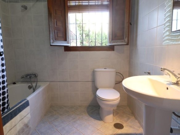 4 Bedroom 2 Bathroom Villa in Orihuela Costa - Caza De Casa