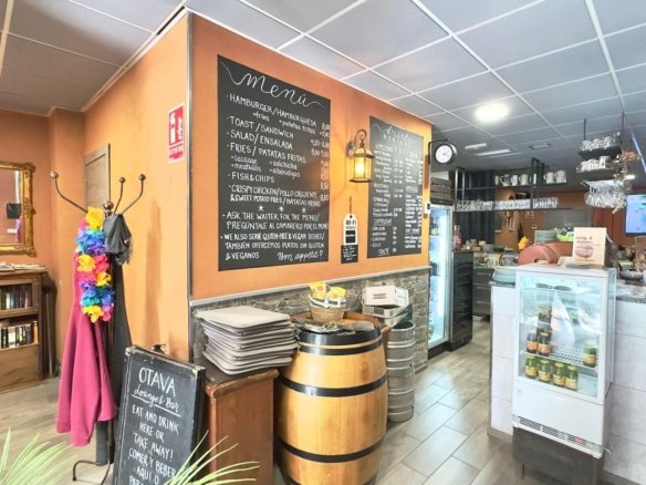 Commercial in Torrevieja - Caza De Casa