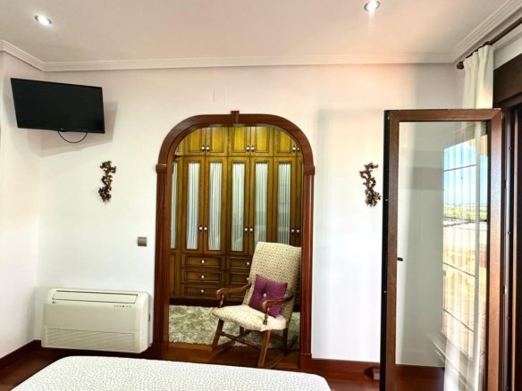 4 Bedroom 3 Bathroom Town House in Torrevieja - Caza De Casa