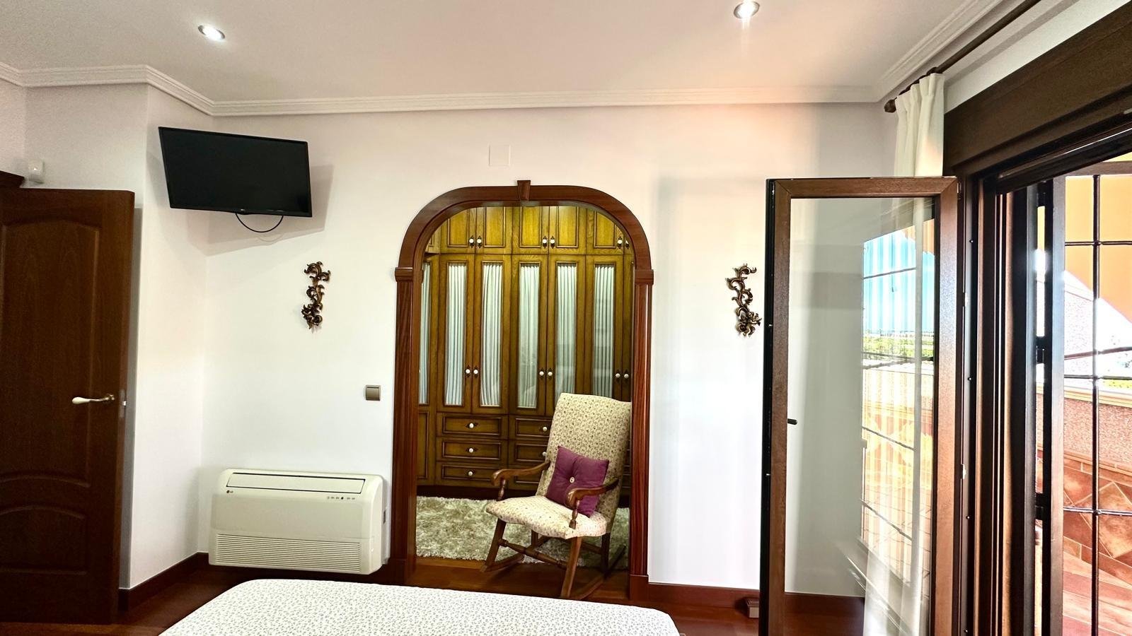 2-11 4 Bedroom 3 Bathroom Town House in Torrevieja - Caza De Casa