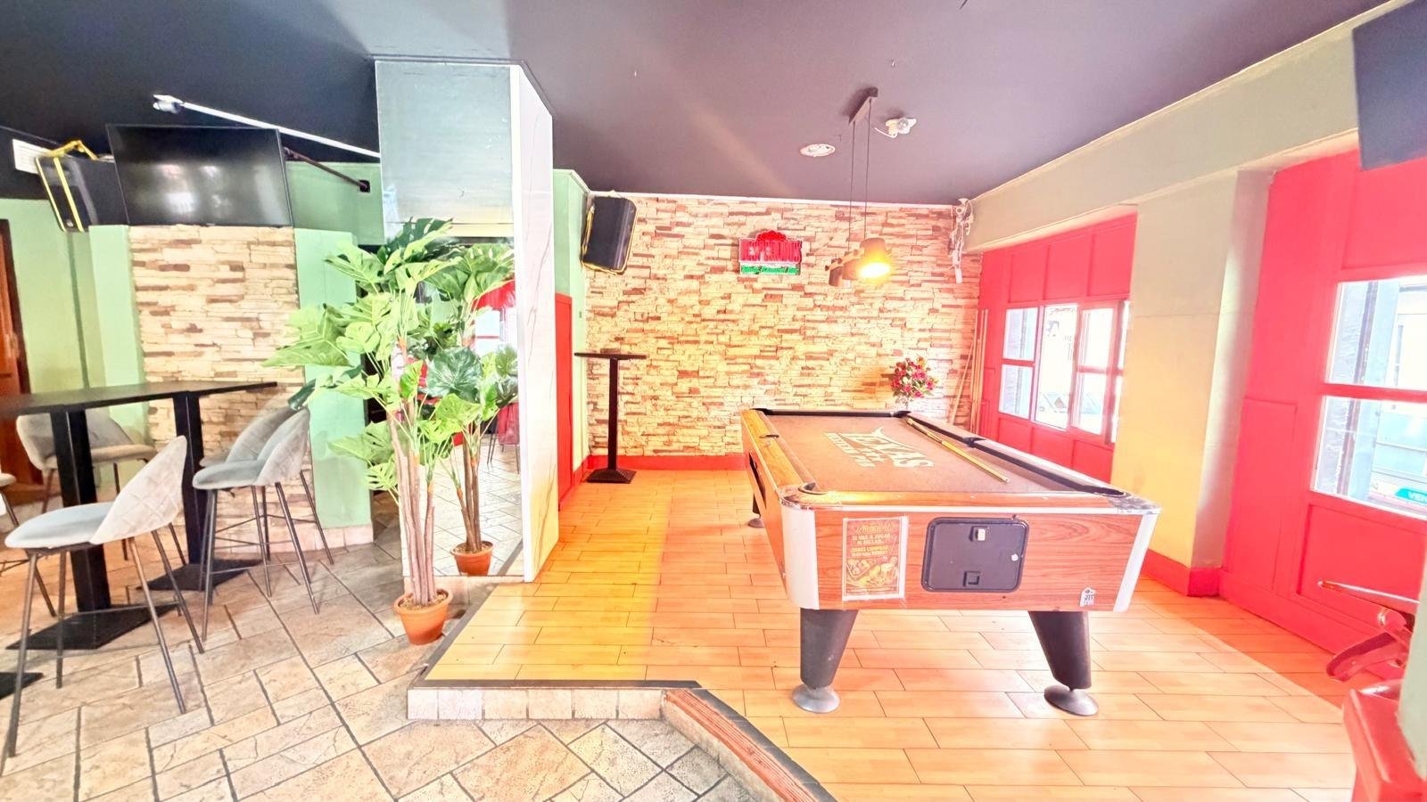 2 Bath Commercial in Torrevieja - Caza De Casa
