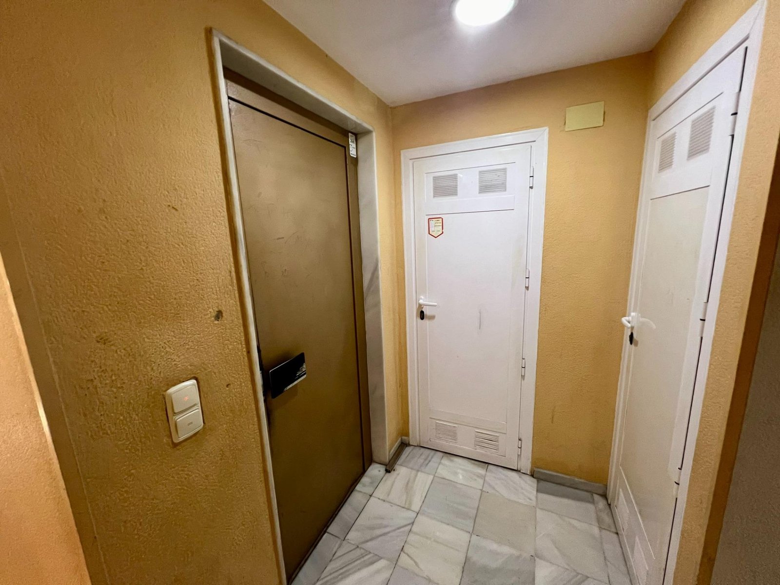 Commercial in Orihuela - Caza De Casa