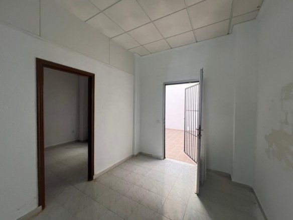 Commercial in Torrevieja - Caza De Casa