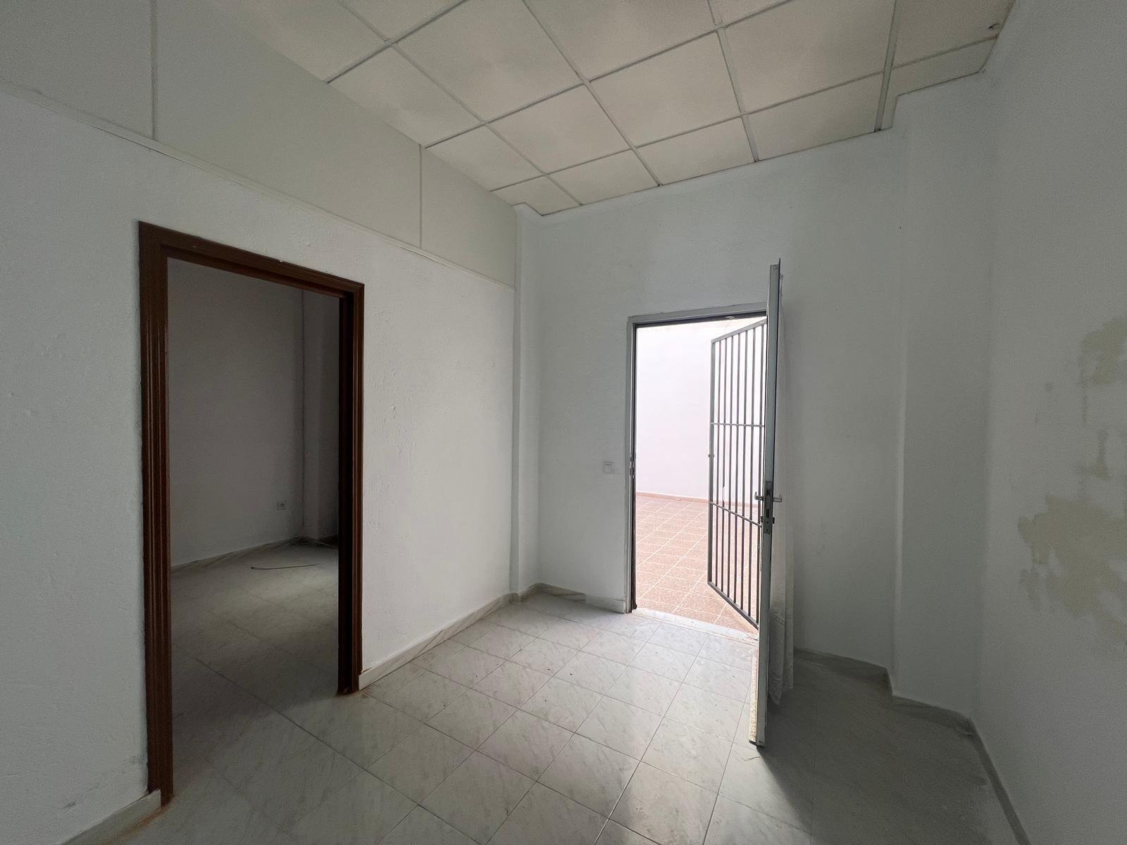 Commercial in Torrevieja - Caza De Casa