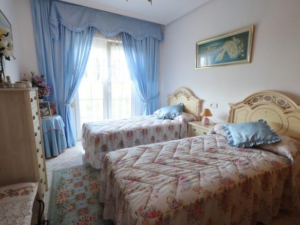 5 Bedroom 4 Bathroom Villa in Orihuela Costa - Caza De Casa