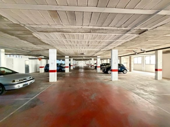 Commercial in Torrevieja - Caza De Casa