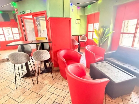 2 Bath Commercial in Torrevieja - Caza De Casa