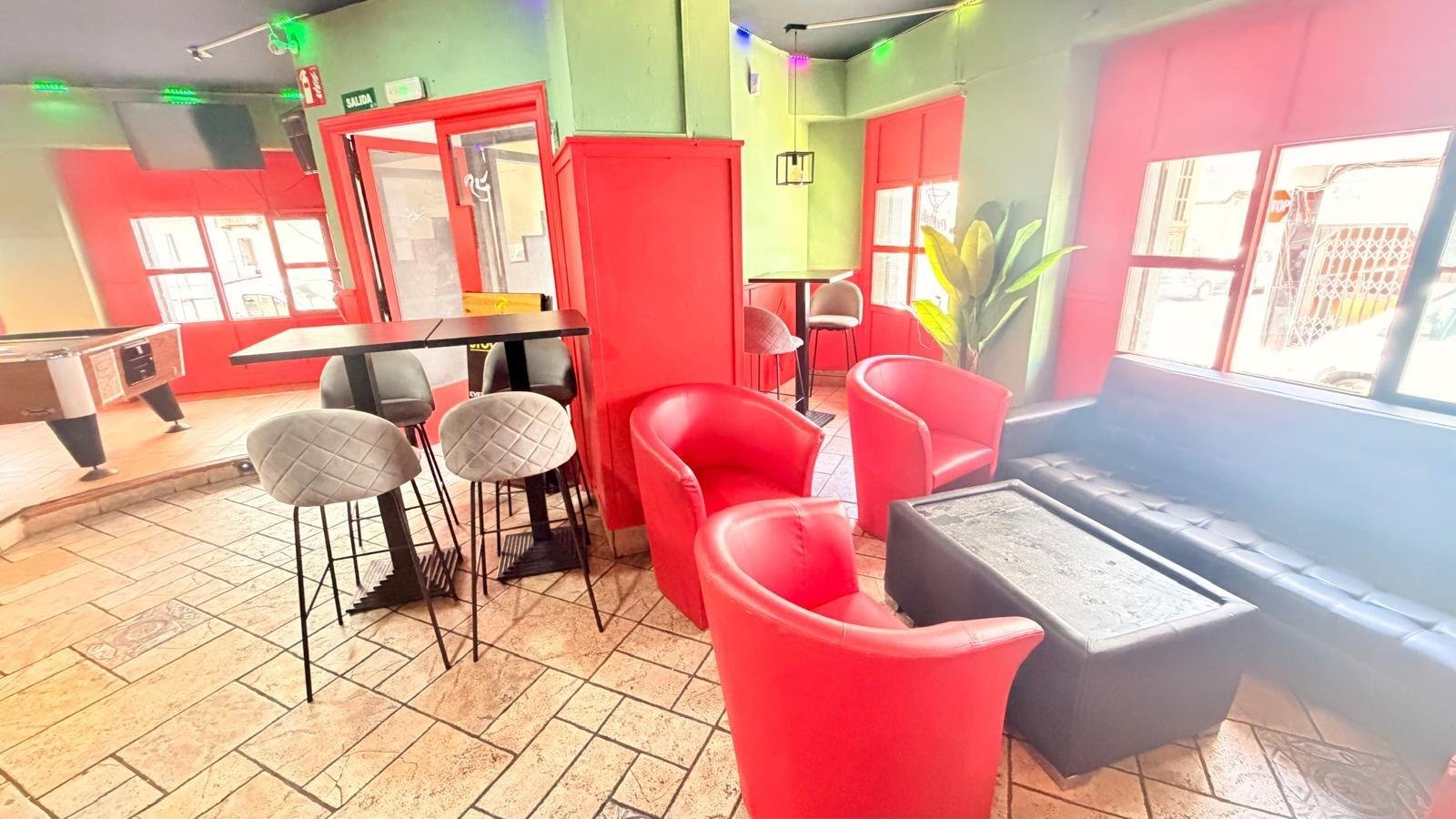 2 Bath Commercial in Torrevieja - Caza De Casa