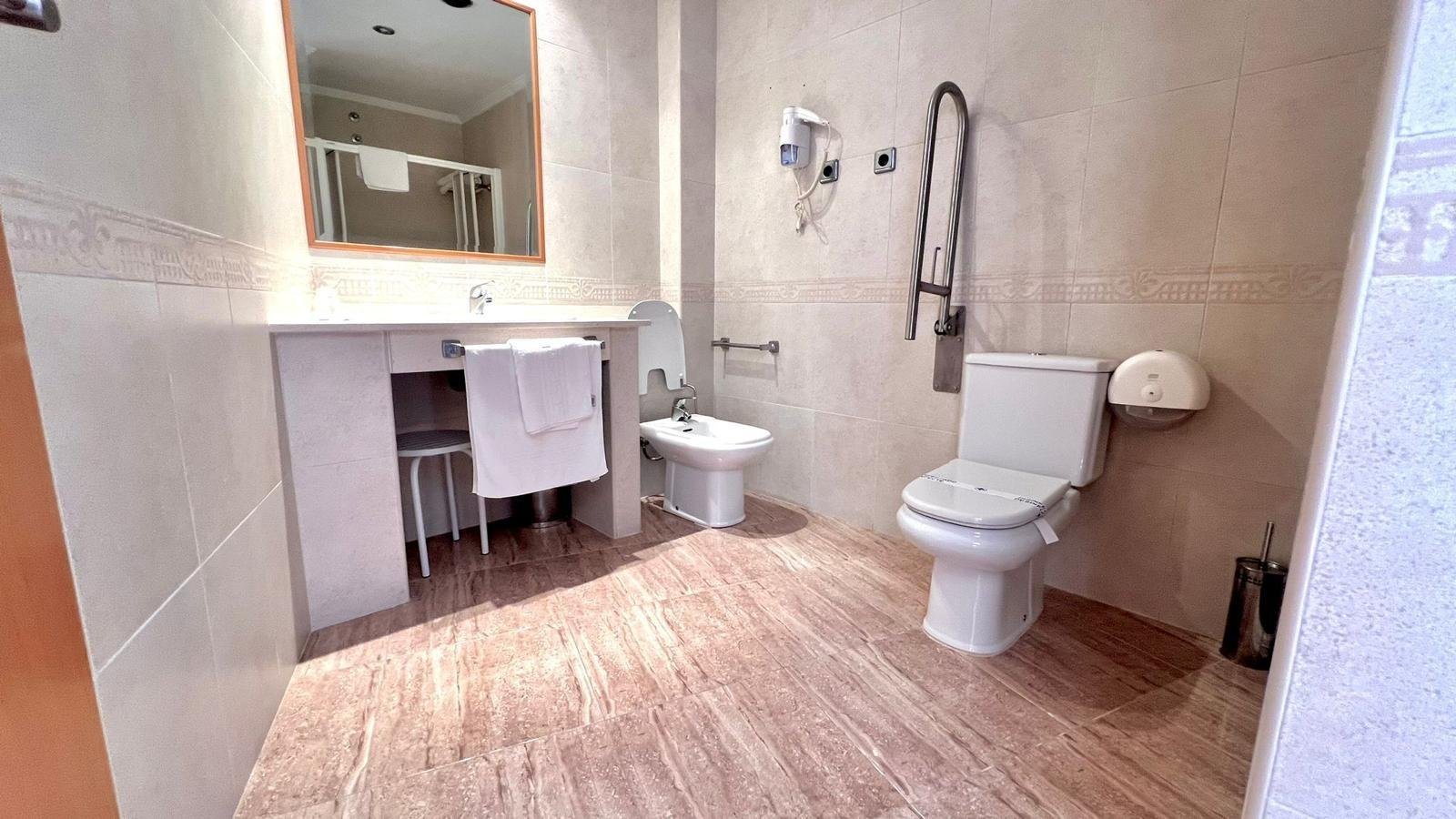 33 Bed Commercial in Los Montesinos - Caza De Casa