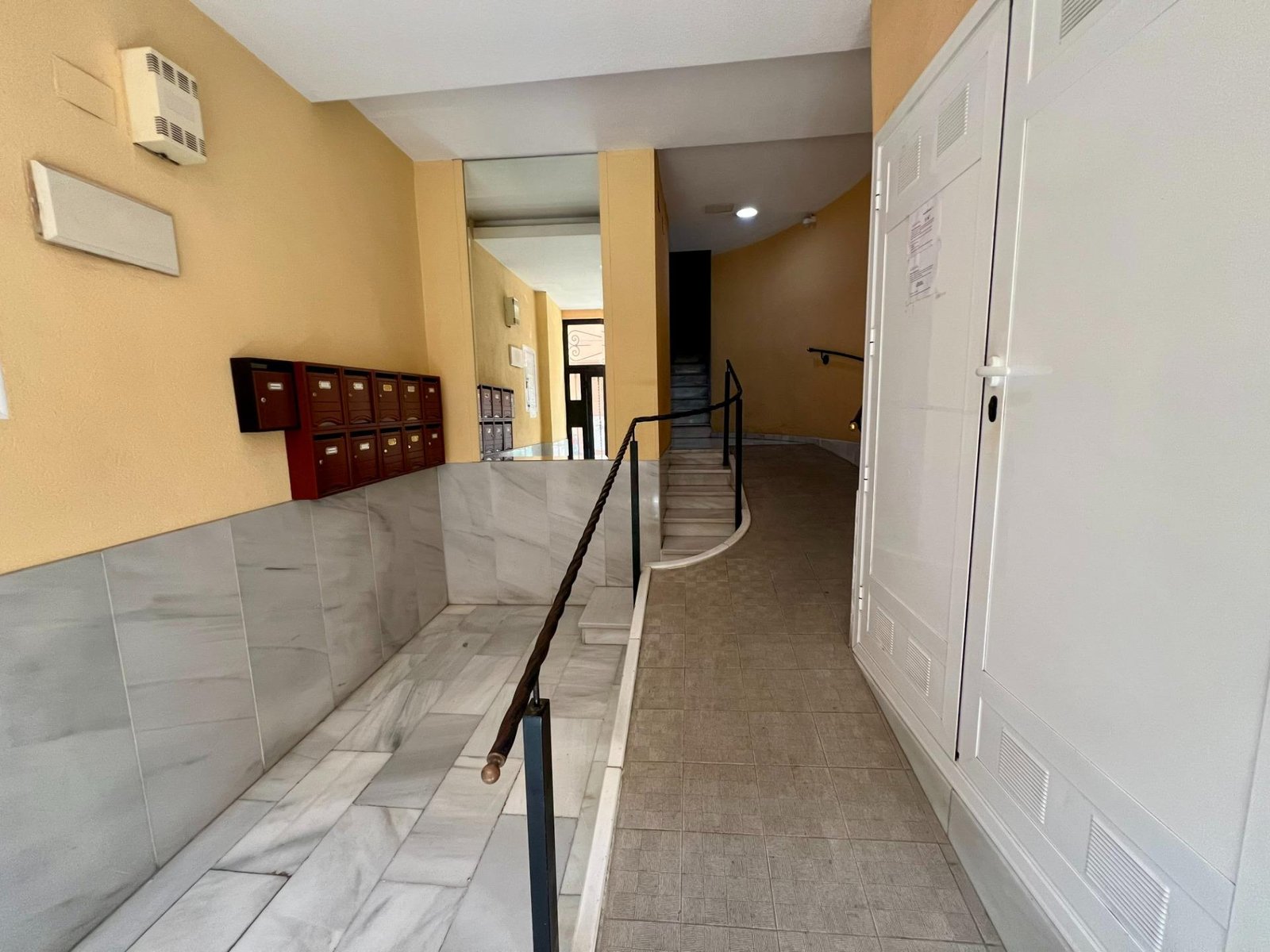Commercial in Orihuela - Caza De Casa
