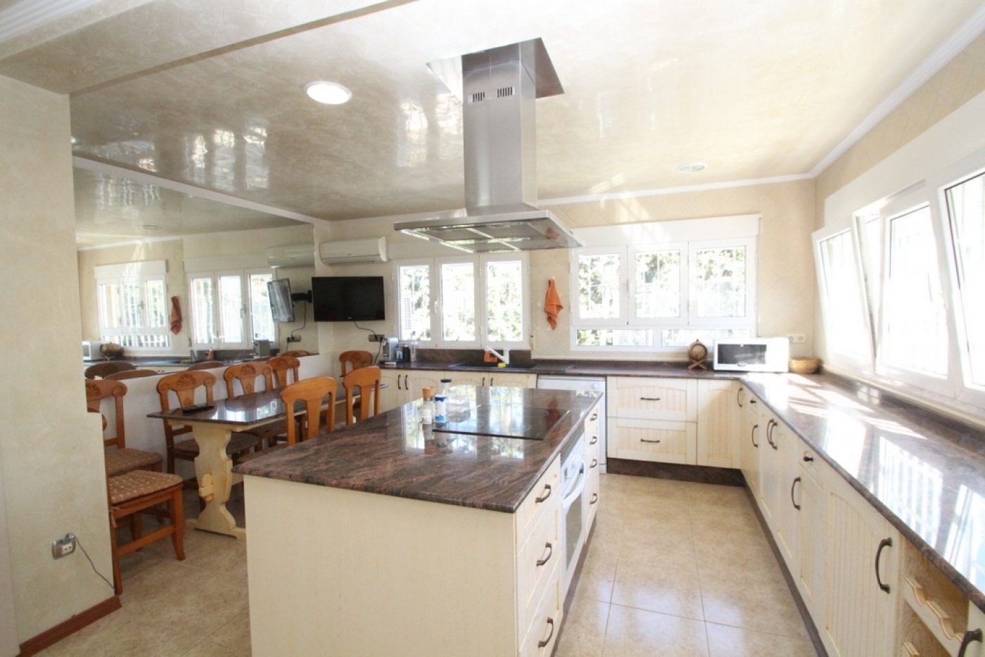5 Bedroom 5 Bathroom Villa in Orihuela Costa - Caza De Casa