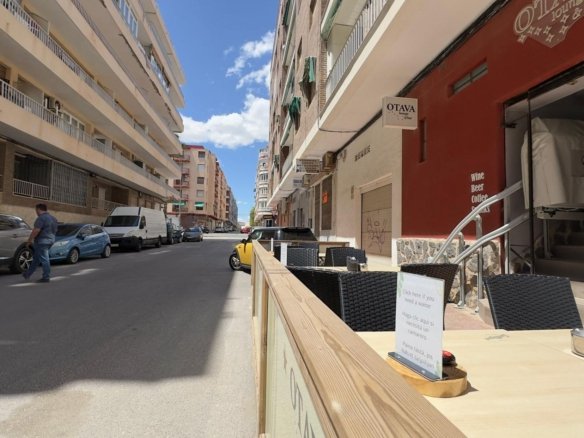 Commercial in Torrevieja - Caza De Casa